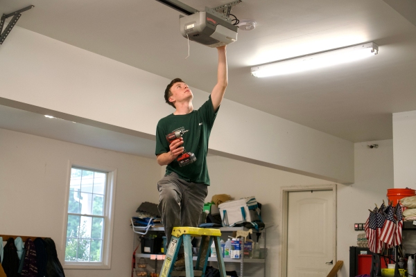 Noonan Energy electrician at work